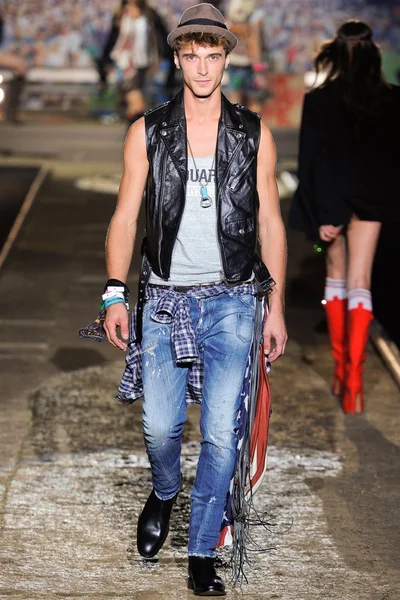 Look 18